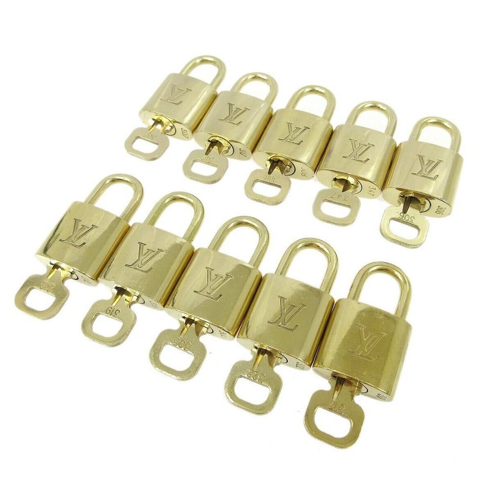 LOUIS VUITTON Padlock & Key Bag Accessories Charm 10 Piece Set Gold